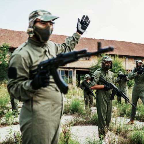 How to Communicate (Effectively) in Airsoft: Tactics, Signals & More