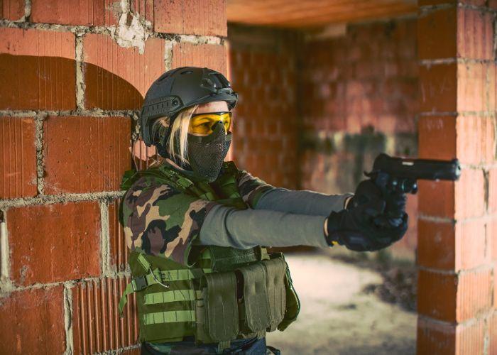 Electric Airsoft Pistols vs Gas Pistols: Which Offers Better Performance?